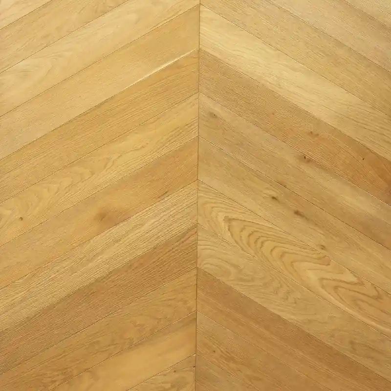 Voordeelprijs Parquet Prefinito Rovere Spina Ungherese, Spazzolato, Verniciato Naturale, Finitura Urbino, Scelta Abcd 10-3x90x550mm