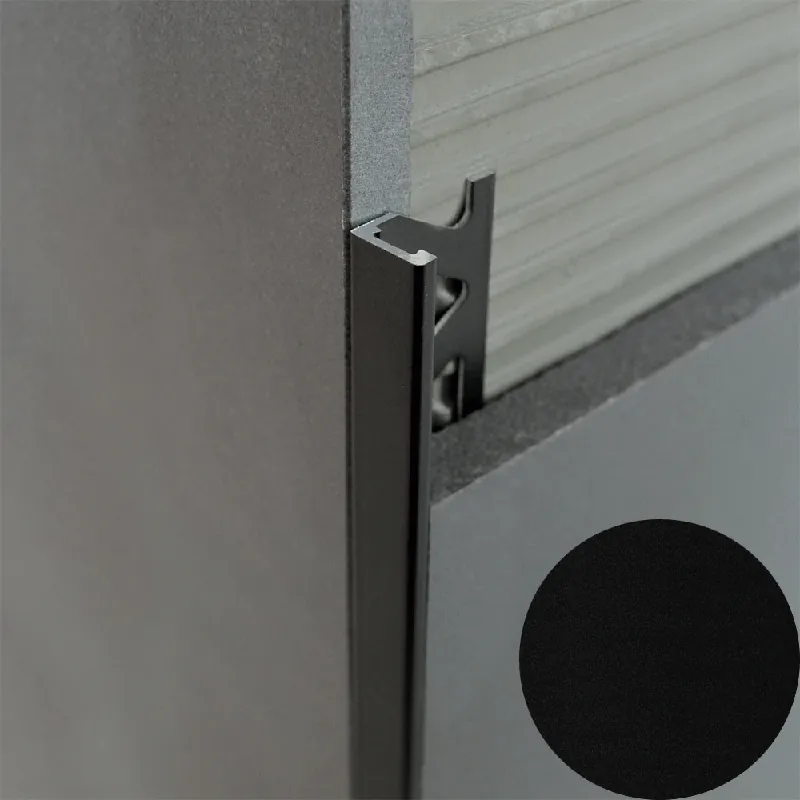 Bestel Nu Profilitec - KERAJOLLY KJ - H 8 mm, L 2700 mm in Alluminio Finitura Verniciato Nero Opaco Goffrato, Linea Rivestimenti - KJ80A65270