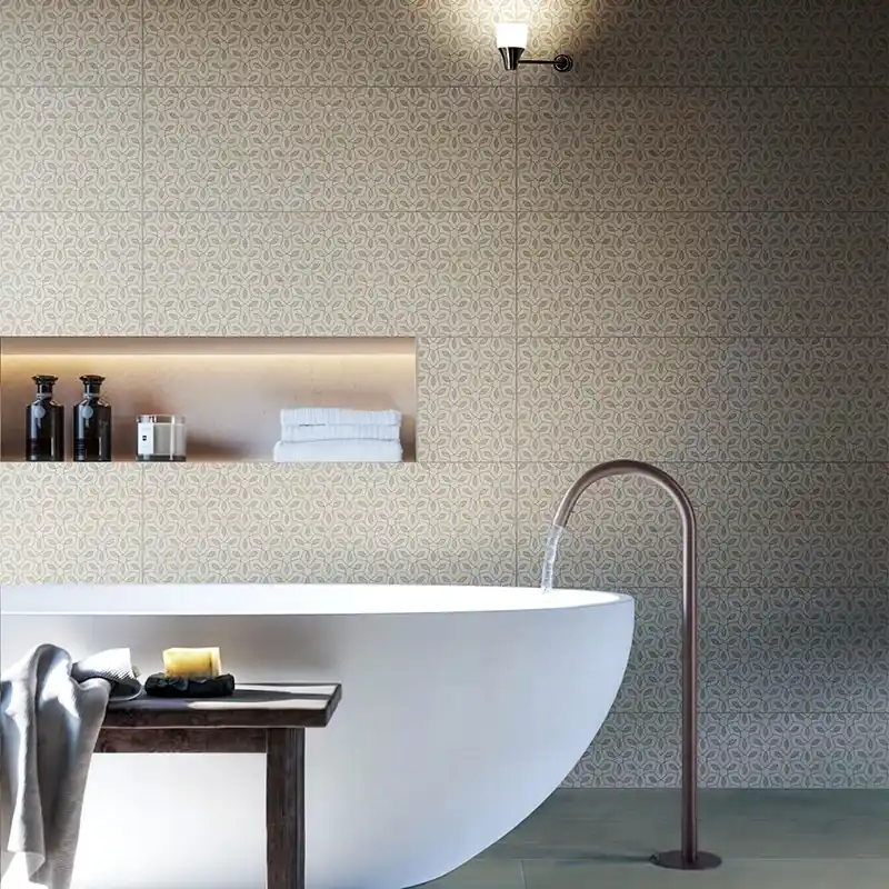 Indira Linfa Cream - Rivestimento con Decoro Geometrico 33x100 Express Levering