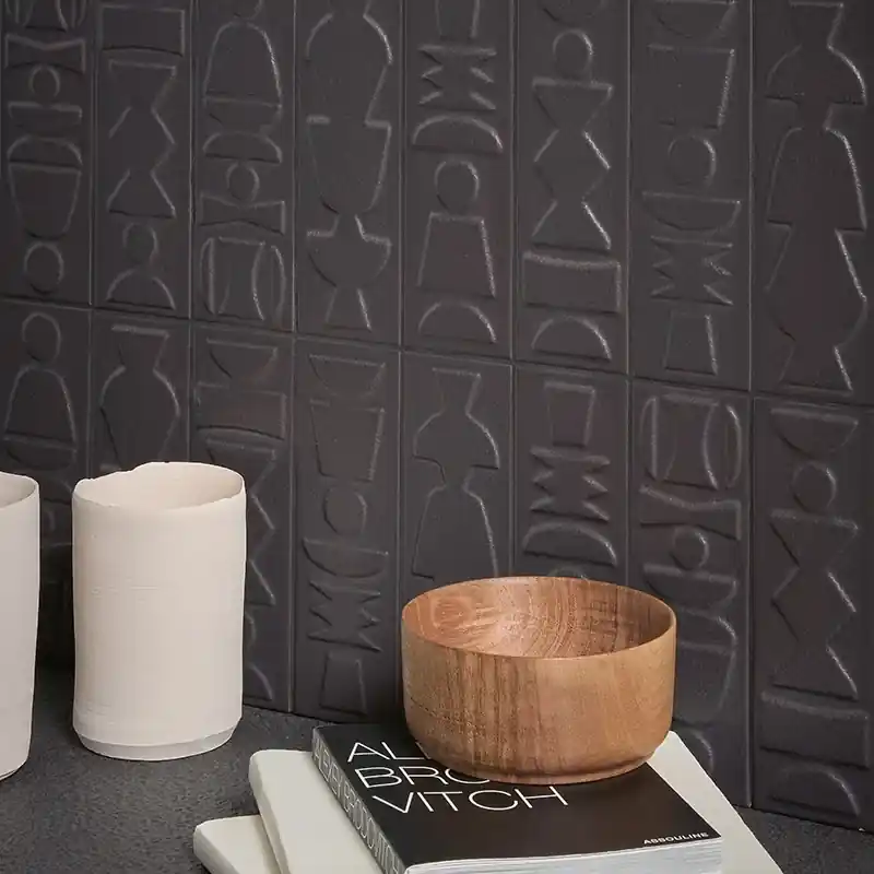 Nok Totem Ebony - Rivestimento Effetto Mattoncino Geroglifico 6.5x20 Laatste Versie
